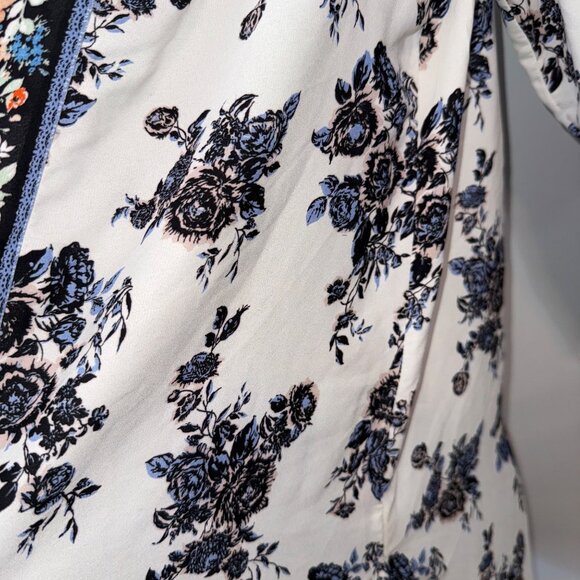 Lily White Floral Kimono Robe L/XL - Lightweight & Comfortable - Picture 6 of 7